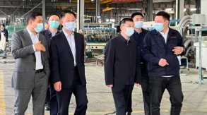 市僑聯(lián)黨組書記、主席商曉東，黨組成員、四級調(diào)研員周政，二級主任科員王成金等相關(guān)領(lǐng)導(dǎo)到江蘇景泰玻璃有限公司視察